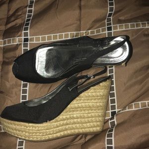 Black wedges